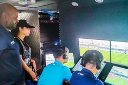 Trọng tài VAR V-League 'chạy thử', FIFA giám sát chặt