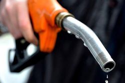 Đổ xăng đừng hô đầy bình hay 50 ngàn: Có 1 cách thông minh giúp tiết kiệm hơn nhiều, giúp xe chạy bền