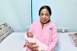 Người phụ nữ ở Hải Phòng quyết định sinh con ở tuổi 60, tình trạng em bé lúc chào đời gây chú ý