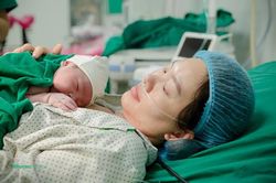 Yếu tố nào quyết định người mẹ sinh con nhanh hay chậm?