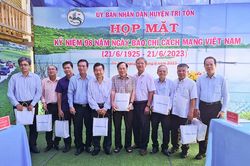 Báo chí góp phần thúc đẩy sự phát triển của huyện Tri Tôn