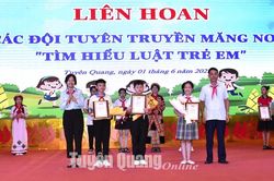 Cô bé 10 tuổi đam mê âm nhạc