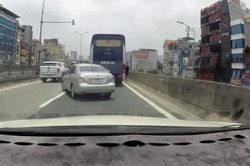 Hú hồn trước pha dừng đón, trả khách trên đường vành đai 3 của xe khách