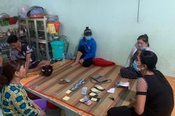 Bắt quả tang chủ nhà cùng nhiều người đánh bạc