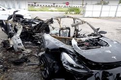 Ngày càng nhiều người tử nạn do chế độ lái tự động của Tesla