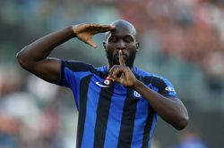 Chelsea và Inter Milan trao đổi loạt cầu thủ