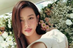 Bộ ảnh Hoa hậu Thùy Tiên trang điểm nhẹ nhàng, tôn vẻ đẹp trong veo