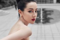 Sai lầm khiến Địch Lệ Nhiệt Ba bị chê cười