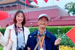 Cô gái trẻ từ chối việc lương cao, đưa ông nội bị ung thư du lịch khắp nơi