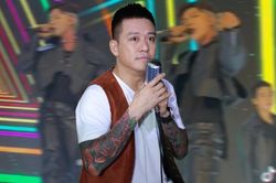 Tuấn Hưng bất ngờ đăng clip biểu diễn của ERIK, khẳng định 'ăn đứt' đàn em?