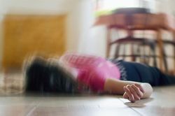 Người trẻ thường bị ngất đột ngột vào mùa hè, bác sĩ chỉ ra nguyên nhân