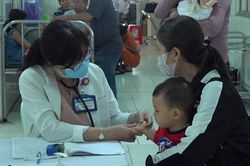 Bảo vệ trẻ em trong mùa cao điểm bệnh tay chân miệng