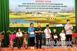 Trao hỗ trợ sinh kế cho 25 nạn nhân bom mìn có hoàn cảnh khó khăn