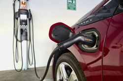 Sạc xe điện như thế nào cho đúng cách?