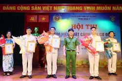 Cảnh sát bảo vệ mục tiêu tổ chức sân chơi tri thức tìm hiểu Luật Cảnh sát cơ động