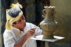 Nghệ thuật gốm Chăm - Di sản cần bảo vệ khẩn cấp