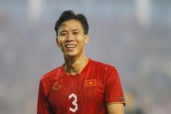 Quang Hải kiếm phạt đền, Quế Ngọc Hải ghi bàn đầu tiên thời HLV Troussier