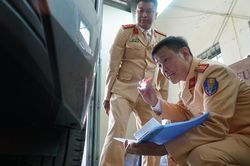 Trong 2 tháng, lực lượng CSGT hỗ trợ đăng kiểm gần 160.000 xe