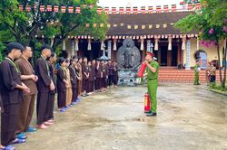 Tuyên truyền PCCC cho học viên khóa tu mùa hè tại các chùa