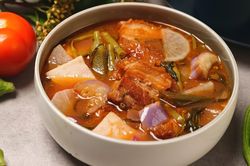 Học làm canh chua kiểu Philippines