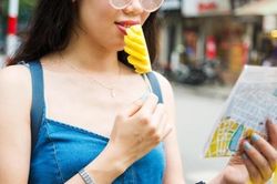 Không dám ăn hoa quả mùa hè vì sợ nổi mụn