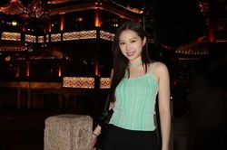 Con gái 'vua võ thuật Hong Kong' sở hữu chiều cao ai cũng ao ước