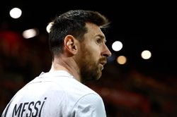Tờ Bola Okezone: 'Messi chơi khăm Indonesia'