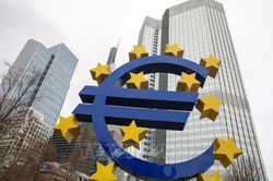 Tại sao ECB phản ứng 'ngược chiều' với Fed?
