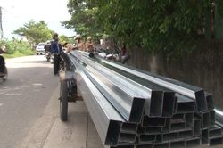 Tuyên truyền ATGT cho hơn 100 đơn vị kinh doanh vật liệu xây dựng tại Huế