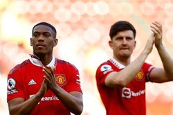MU thanh lý 13 cầu thủ, Man City 'đánh úp' Arsenal