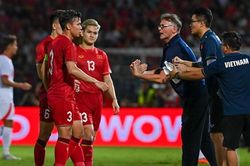HLV Troussier cần thời gian và tuyển Việt Nam liệu có phù hợp chơi kiểm soát bóng?