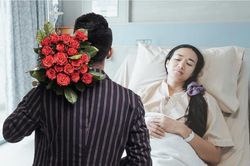 Vợ để chồng đi thăm tình cũ và cách ứng xử của phụ nữ thông minh