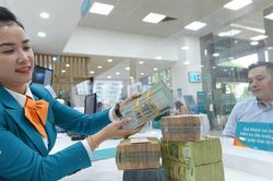 Ngân hàng Nhà nước giảm lãi suất điều hành lần thứ 4 liên tiếp, trần lãi suất tiền gửi dưới 6 tháng về dưới 5%