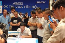 Ra mắt dòng máy may thích ứng xu hướng đơn hàng nhỏ giao hàng nhanh