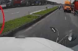 Cố tình đi ngược chiều, xe container nhận kết đắng