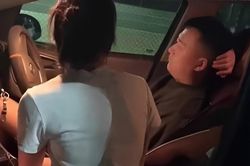Vợ không cho chơi game, người đàn ông đòi ngủ trong ôtô