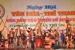 Bảo tồn, phát huy bản sắc văn hóa các dân tộc miền Trung
