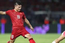 HLV Troussier 'mở khóa' Quang Hải bất thành