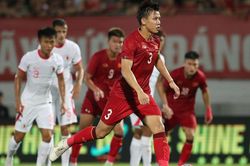 Quế Ngọc Hải chơi lớn, dành tiền thưởng Cầu thủ xuất sắc nhất trận gặp Hong Kong khao hội tuyển thủ