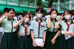 Chấm thi lớp 10 tại TPHCM: Khoảng 50% bài thi Toán đạt điểm trên trung bình, nhiều bài thi Ngữ văn đạt điểm 9