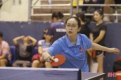 Ngắm 'bóng hồng' tranh tài tại Giải Bóng bàn Báo Hà Tĩnh