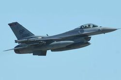 NATO có thể cung cấp F-16 cũ cho Ukraine