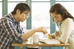 4 lời nói, cử chỉ nhỏ giúp nhìn thấu một người