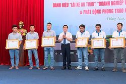 Tuyên dương những 'Lái xe an toàn' và 'Doanh nghiệp vận tải an toàn' năm 2022