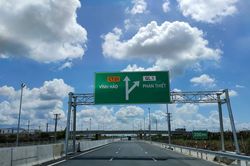 Thông xe 2 dự án cao tốc Bắc- Nam khu vực miền Trung, tạm đóng cao tốc Nha Trang- Cam Lâm 1 ngày