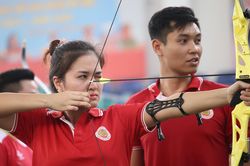 Thanh niên, Công an Thủ đô trổ tài bắn cung, kéo co...