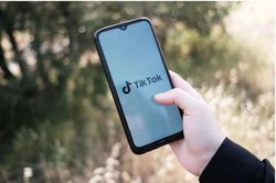 Reuters: Nhà báo gặp khó khăn khi cạnh tranh với người có ảnh hưởng trên TikTok, Instagram