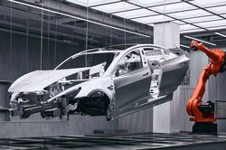 Tesla lắp ráp xe điện trong 45 giây
