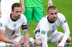 Luke Shaw chèo kéo Kane, Rice đến MU