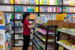 Phụ huynh nói gì khi các NXB công bố giá sách lớp 4, 8 và 11